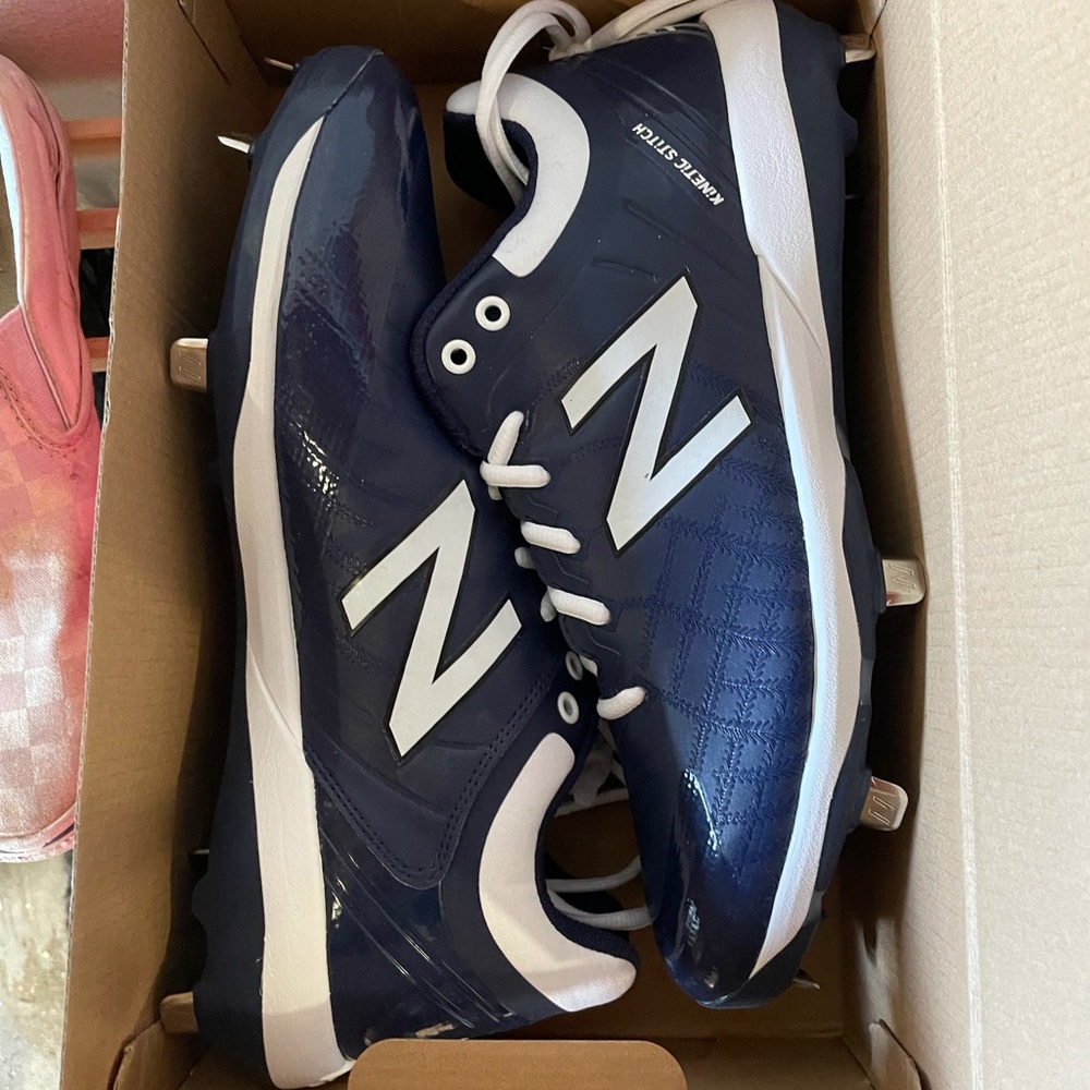 BRAND NEW metal new balance baseball cleats